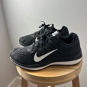 Nike Zoom Winflow 5 Black Running Sneakers